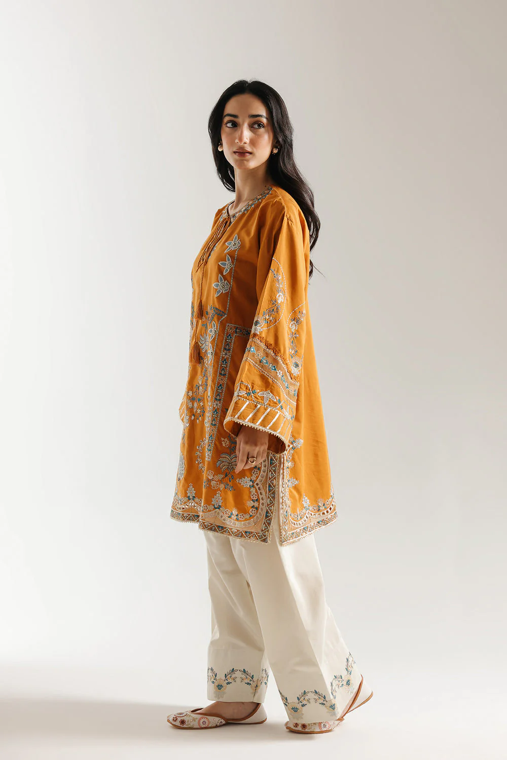 EMBROIDERED SUIT - Image 3